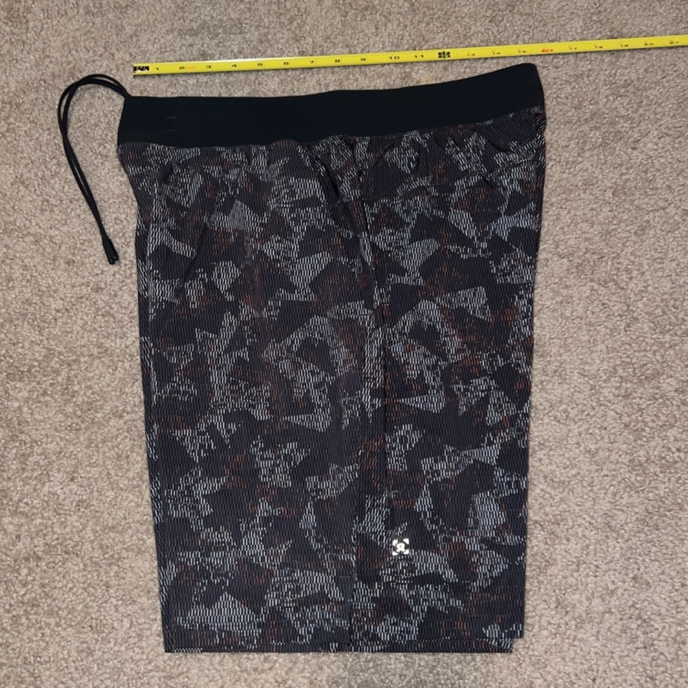 Lululemon THE short - Picture 2 of 7
